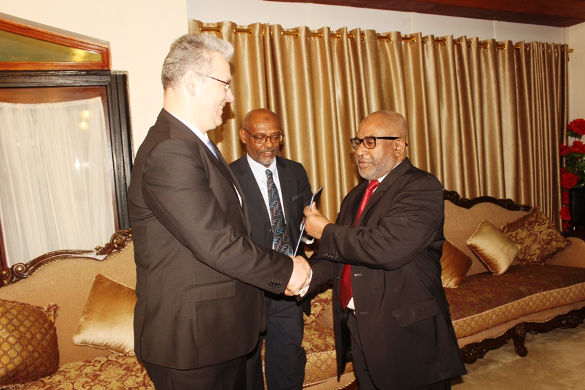 Le nouvel Ambassadeur de la République de l’Ukraine a présenté ses lettres de créance au Chef de l’Etat.